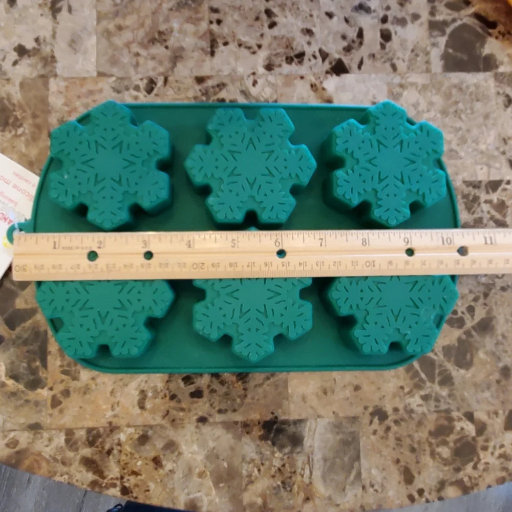 6 Large SNOWFLSKES 1 Mold NEW Silicon Baking or Resin Mold Handmade Holiday